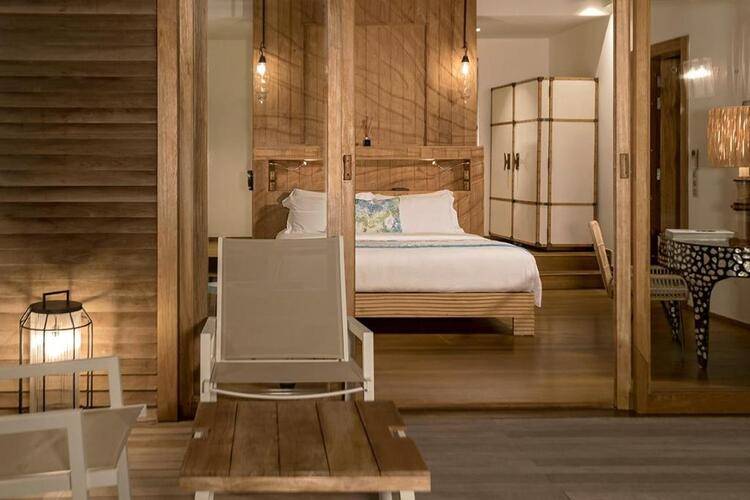 Constance Moofushi Resort