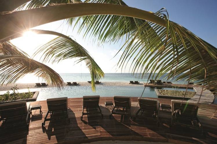 Constance Moofushi Resort