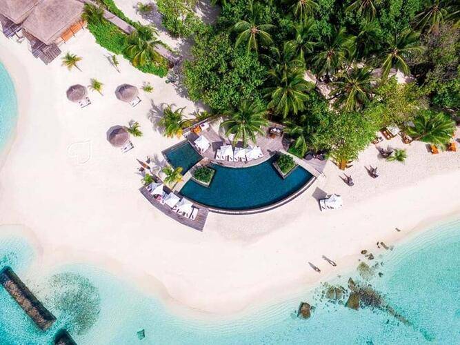 Constance Moofushi Resort