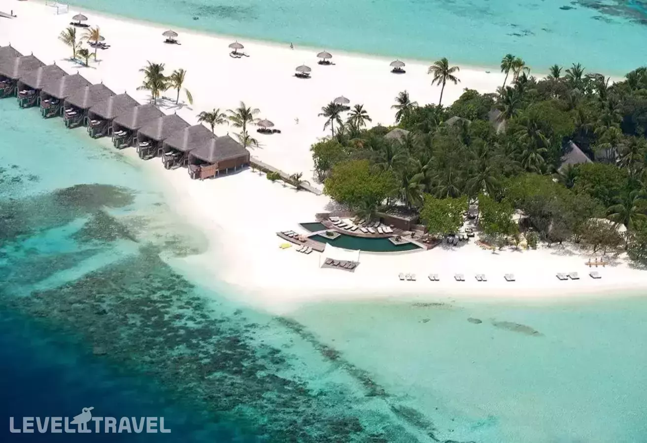 Constance Moofushi Resort