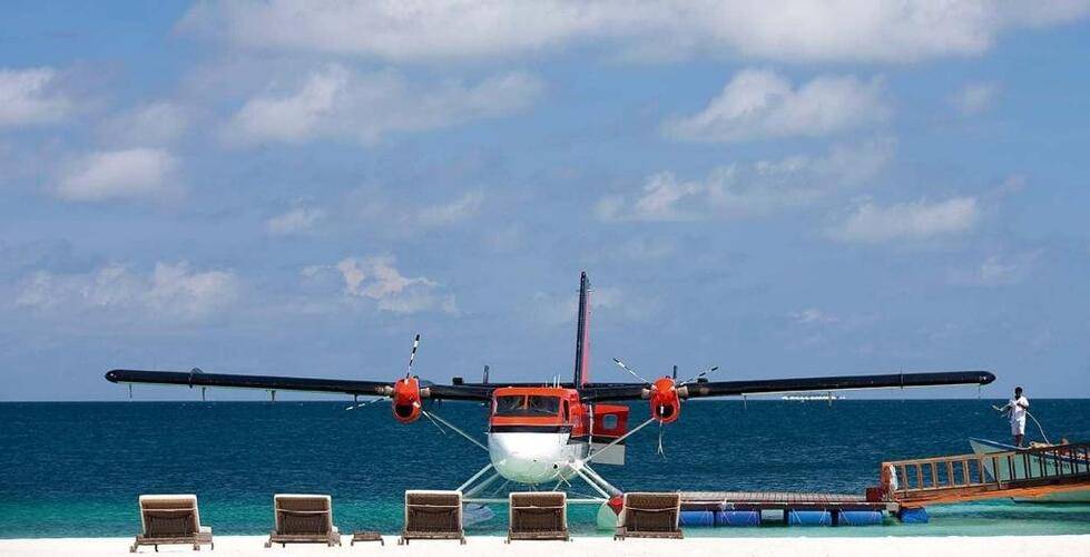 Constance Moofushi Resort