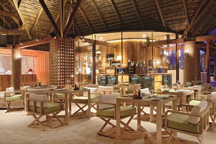 Constance Moofushi Resort