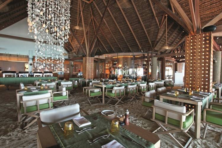 Constance Moofushi Resort