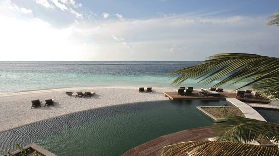 Constance Moofushi Resort