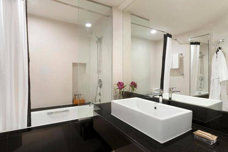 Jen Male Hotel (Ex. Traders)