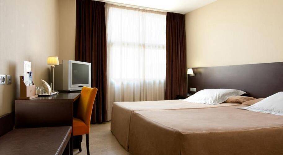 Hesperia Del Port Hotel — фото 2