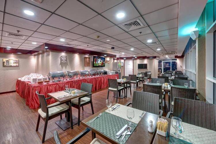 Sunday Mega Hotel Sheikh Zayed Road Near Difc (Ex. Emirates Grand Hotel)