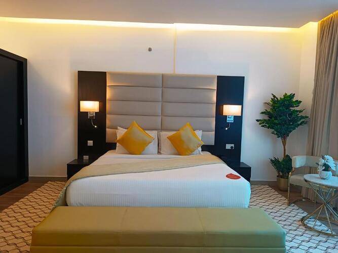 Sunday Mega Hotel Sheikh Zayed Road Near Difc (Ex. Emirates Grand Hotel)