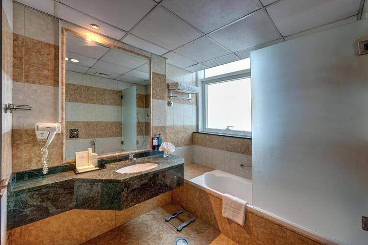Sunday Mega Hotel Sheikh Zayed Road Near Difc (Ex. Emirates Grand Hotel)