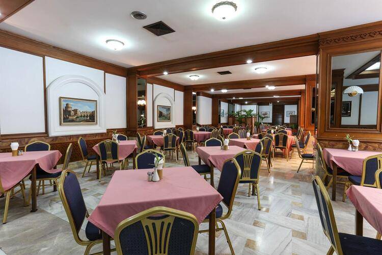 Royal Twins Palace Hotel