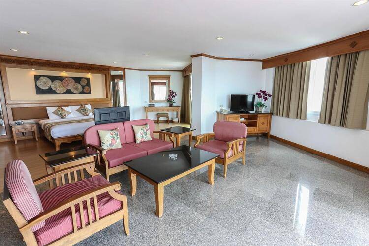 Royal Twins Palace Hotel