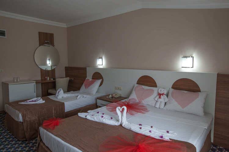 Omorfi Garden Resort (Ex. Beralisa Garden Resort Hotel, Ex.Monna Roza Garden Resort Hotel)