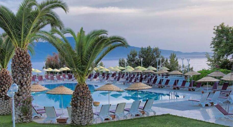 Blue Vista Hill Hotel