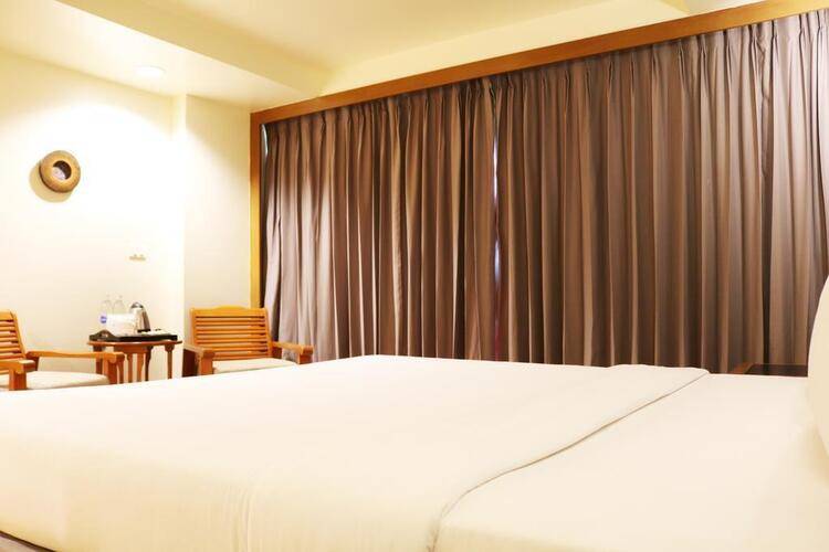 Sunshine Hotel & Residences