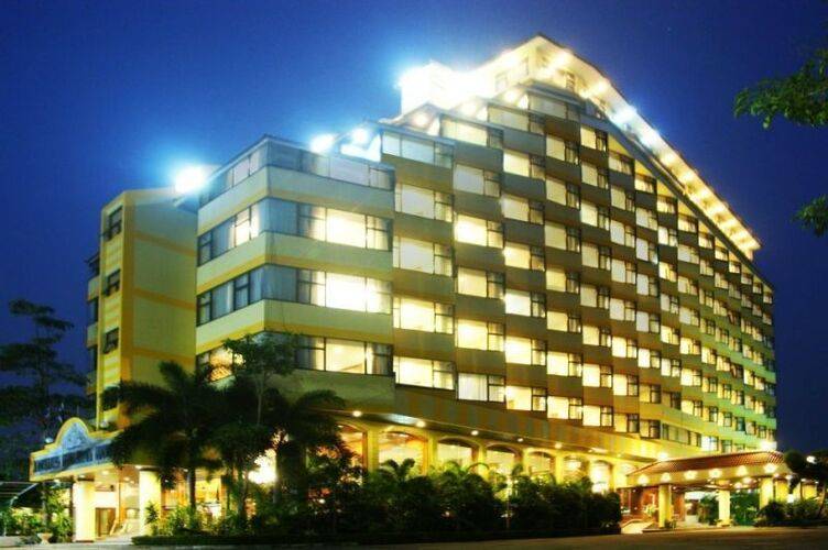 Jomtien Holiday Hotel