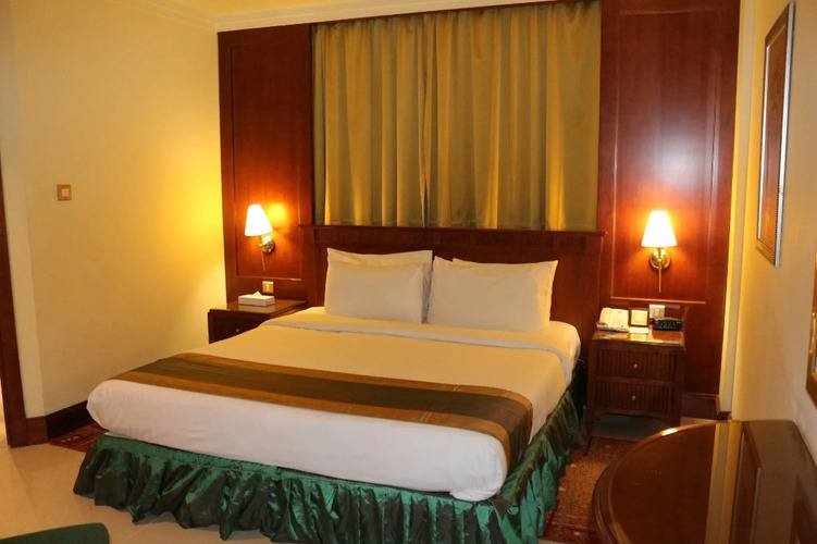City Seasons Suites Dubai (Ex.Pearl City Suites)