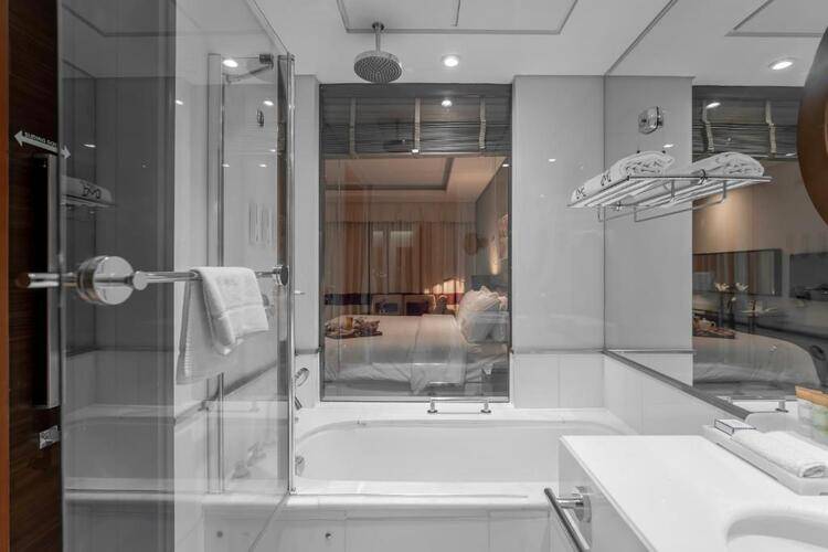 Majestic Premier Hotel (Ex. Four Points By Sheraton Bur Dubai)