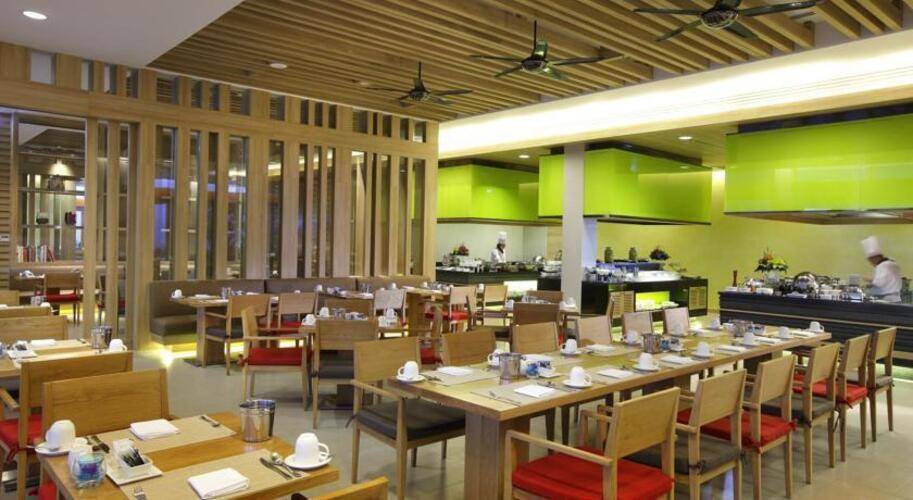 Le Meridien Phuket Maikhao Beach Resort (Ex. Holiday Inn Resort Phuket Mai Khao Beach)
