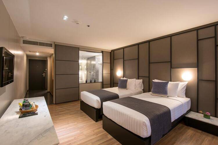 Page 10 Hotel