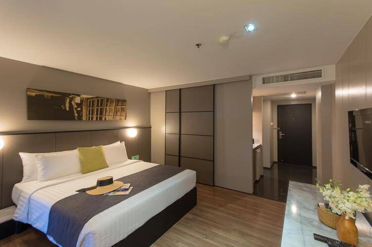 Page 10 Hotel