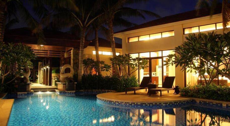 Grand Metro Park Resort
