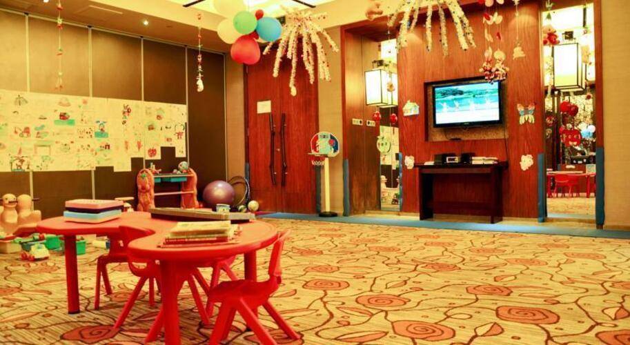 Grand Metro Park Resort