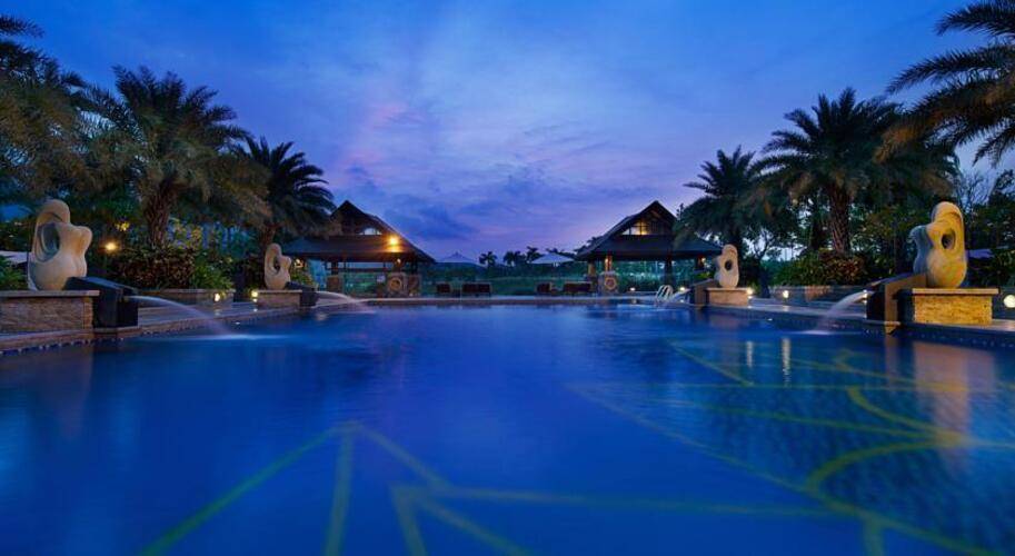 Grand Metro Park Resort