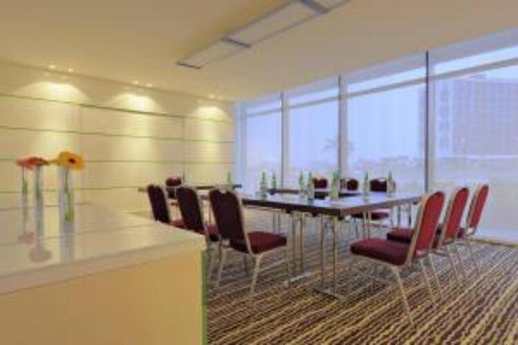 Yas Plaza Bay By Ihg (Ex. Park Inn By Radisson Abu Dhabi Yas Island)