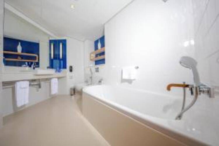 Yas Plaza Bay By Ihg (Ex. Park Inn By Radisson Abu Dhabi Yas Island)