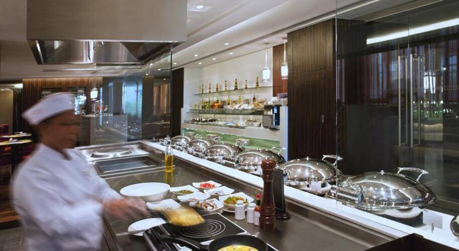 Centro Al Manhal by Rotana