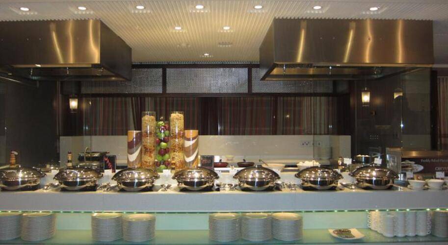Centro Al Manhal by Rotana