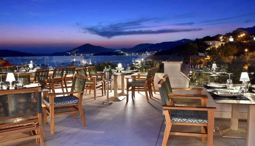 Maestral Resort & Casino