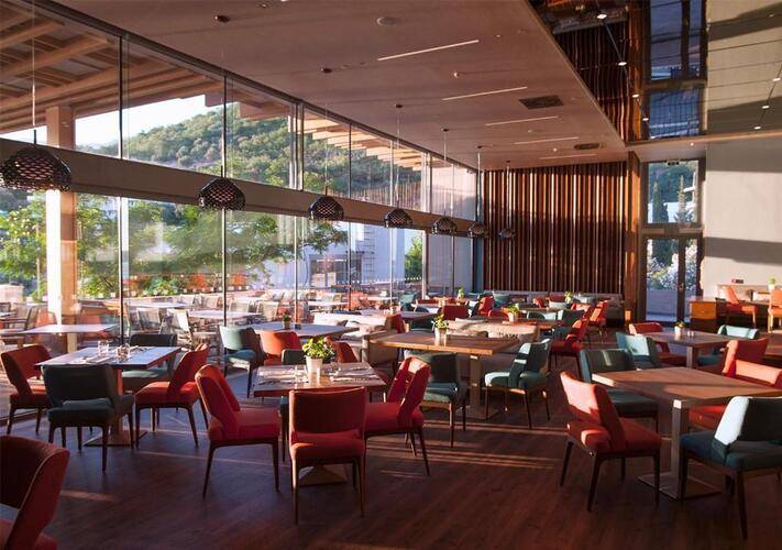 Maestral Resort & Casino