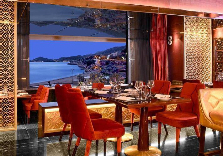 Maestral Resort & Casino