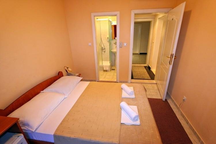 Podostrog Hotel