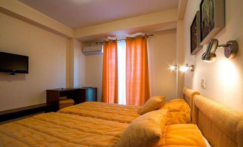 Novi Hotel