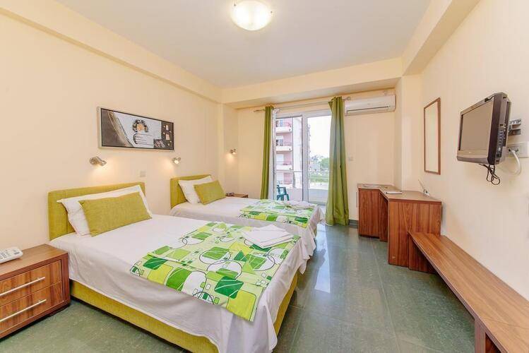 Novi Hotel
