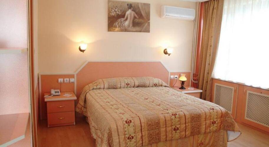 Eyfel Hotel