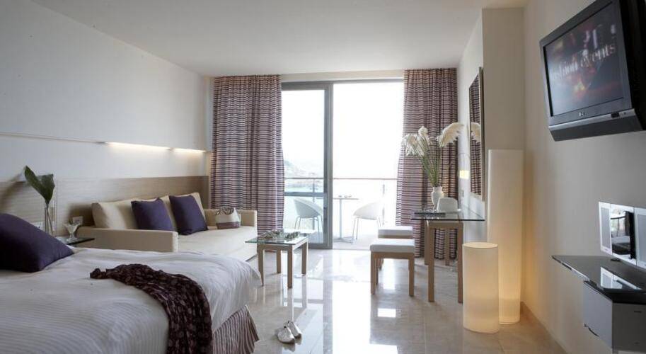 Lindos Blu Luxury Hotel & Suites (Adults Only 17+)
