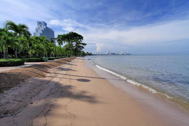 Cholchan Pattaya Beach Resort