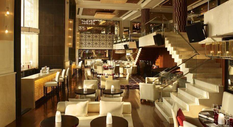 Shangri La Hotel