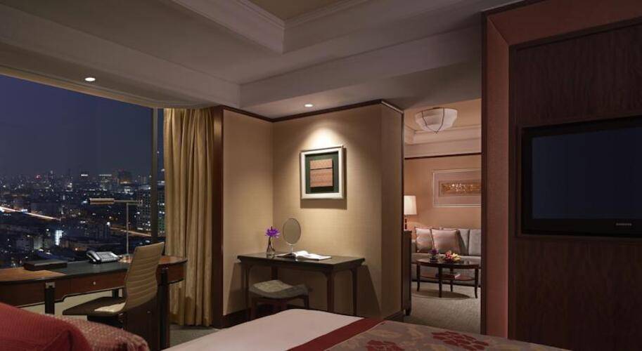 Shangri La Hotel