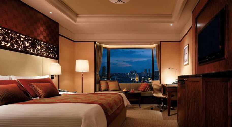 Shangri La Hotel