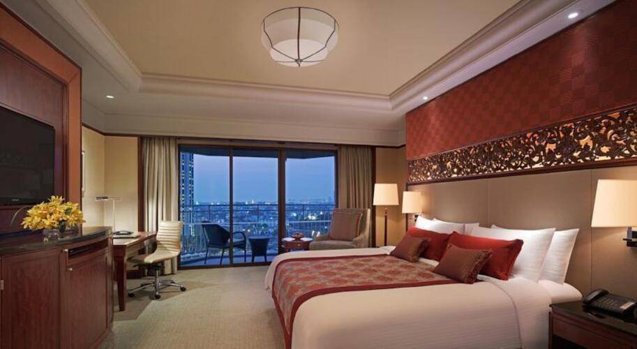 Shangri La Hotel