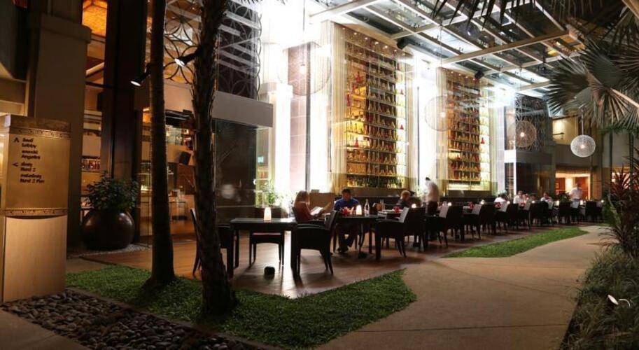 Shangri La Hotel