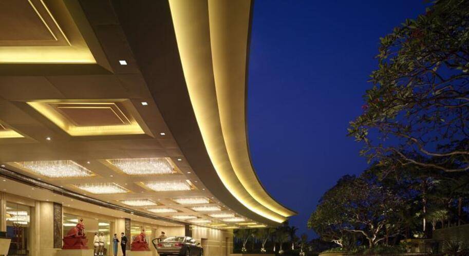 Shangri La Hotel