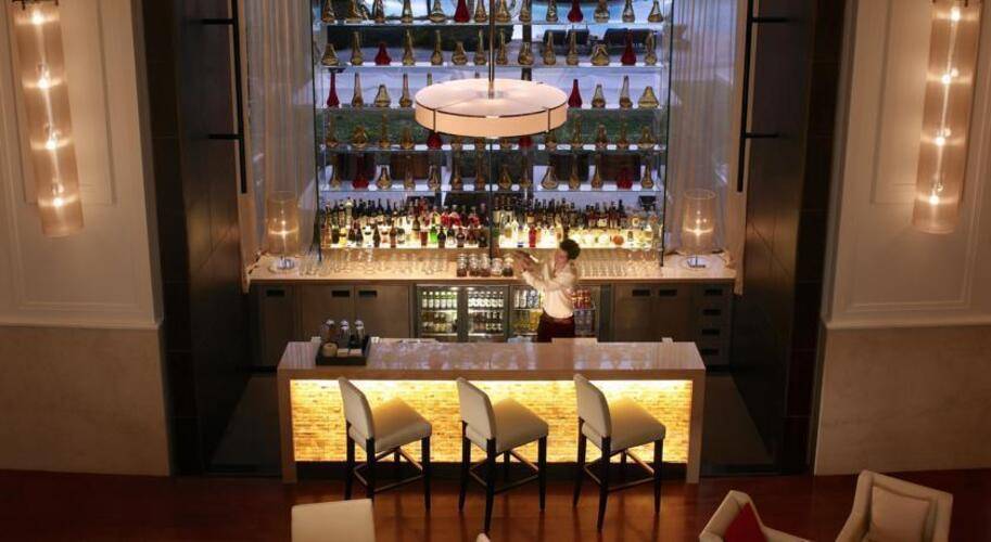 Shangri La Hotel