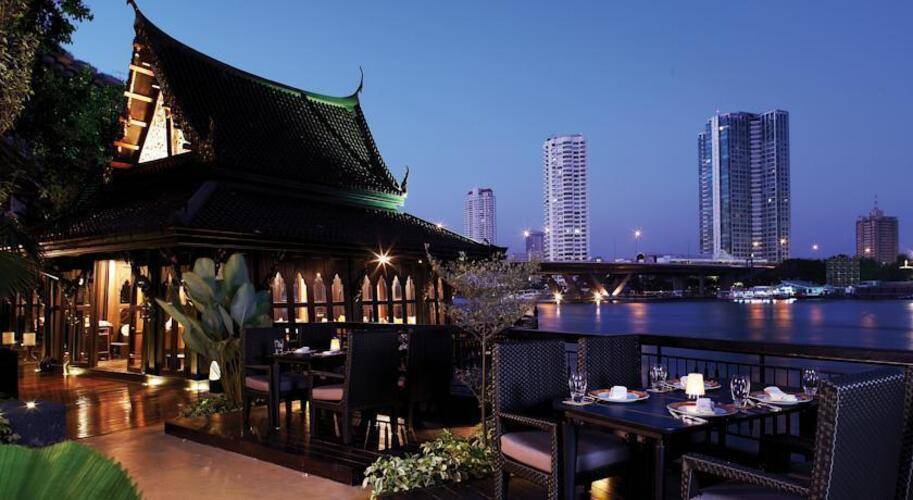Shangri La Hotel