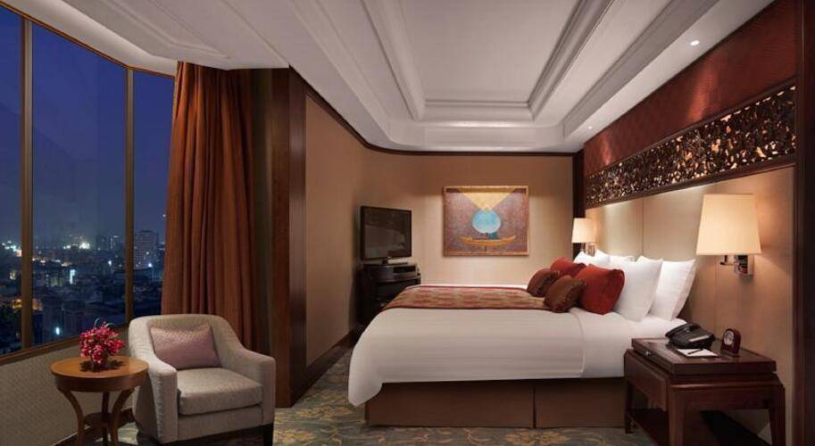 Shangri La Hotel