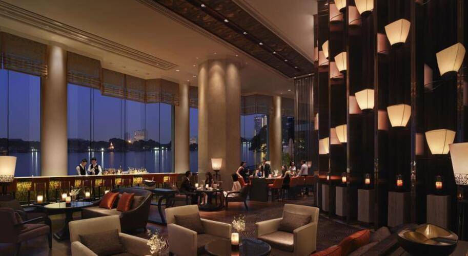 Shangri La Hotel